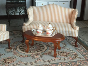 oval coffee table in 1-12 scale - how to recreate an English style living room in 1:12 scale