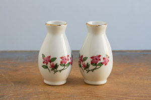 porcelain vase pair in 1-12 scale - how to recreate an English living room in 1/12 scale