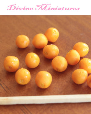 This listing is for six or twelve miniature oranges, individual pieces. 1:12 scale dollhouse miniature fruit