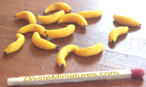 miniature bananas in 1:12 scale dollhouse miniature