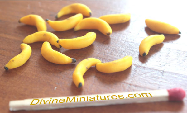 miniature bananas in 1:12 scale dollhouse miniature