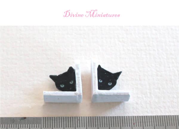 peeking black cat bookends in 1:12 scale dollhouse miniature