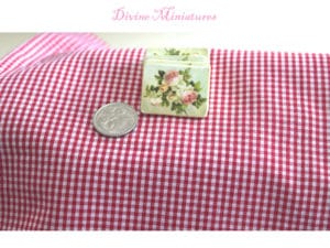 set 4 floral placemats in 1:12 scale