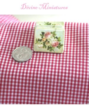 set 4 floral placemats in 1:12 scale