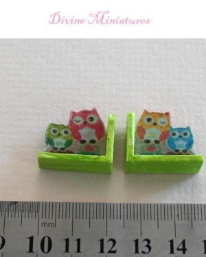 tiny owl bookends in 1:12 scale dollhouse miniature