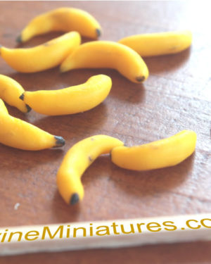 miniature bananas in 1:12 scale dollhouse miniature