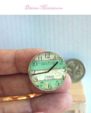 green rustic farmhouse wall clock in 1:12 scale dollhouse miniature